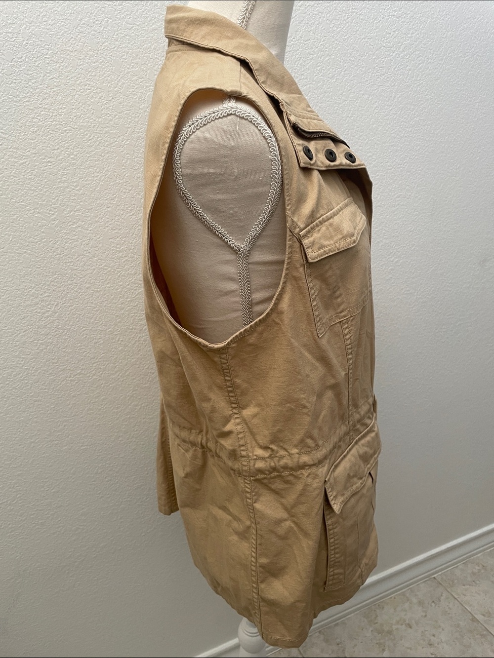 Cabela’s Women’s Utility Khaki Vest Pockets Hiking Camping - Picture 4 of 10